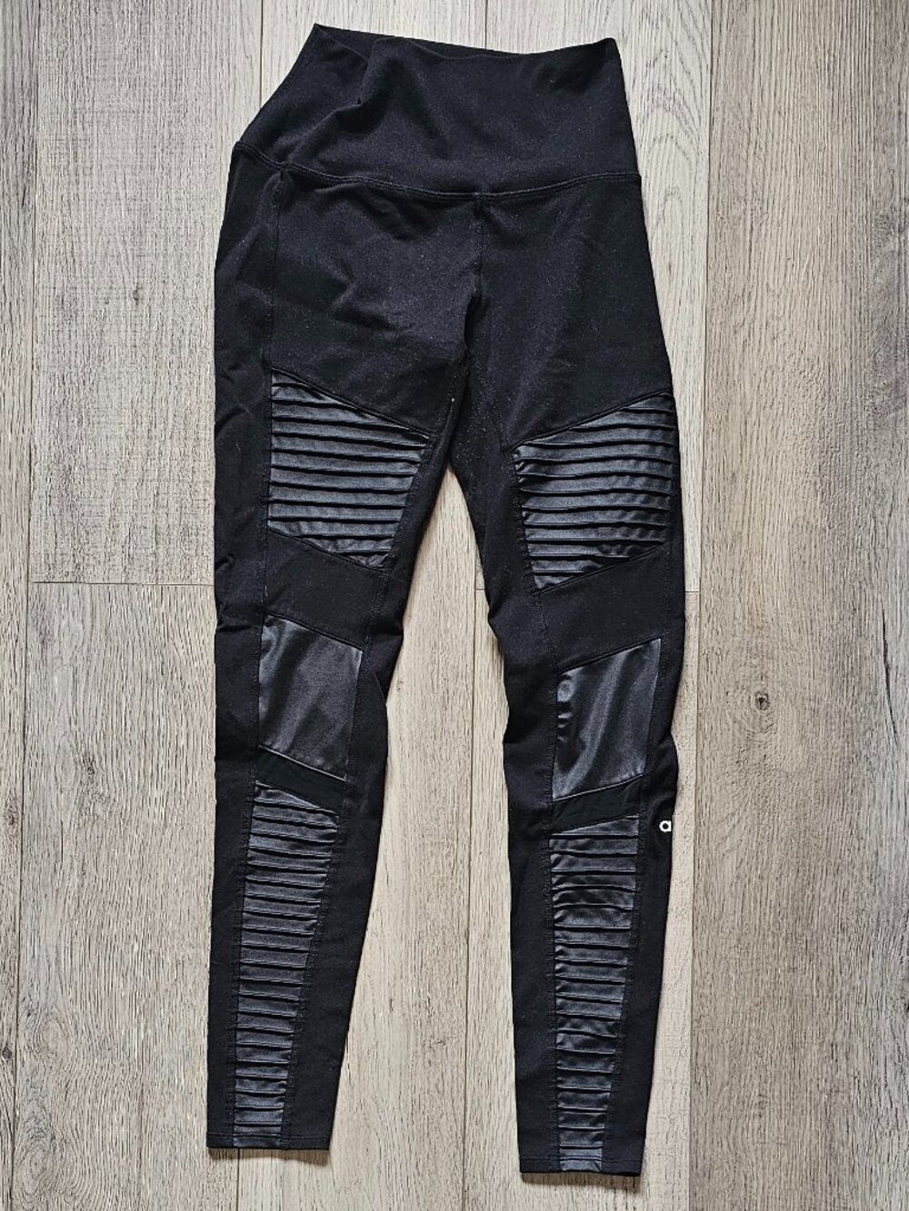 Alo Yoga High-Waist Moto Legging Black Ribbed Glossy Mesh Panels Womens XS
